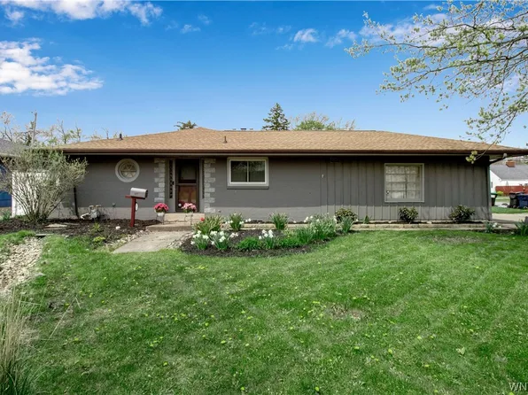 1477 Red Jacket Rd, Grand Island, NY 14072