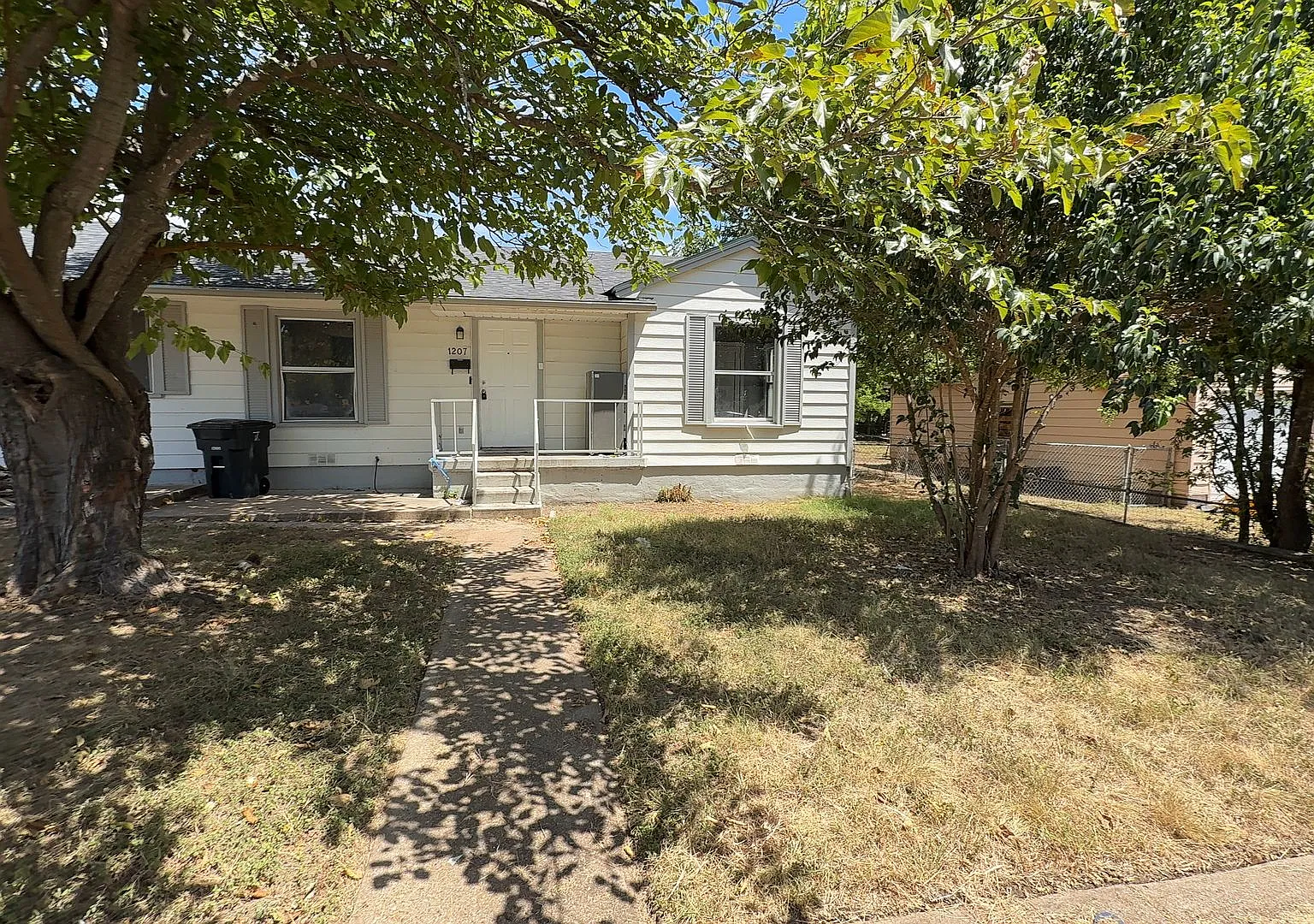 3 bed, 1151 sqft, $1,250 — Photo 1