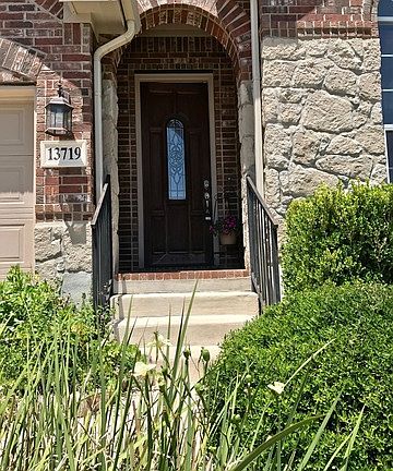 2nd image of 13719 Firenze Pl