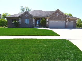 420 Sunset Dr, Fairfax, IA 52228