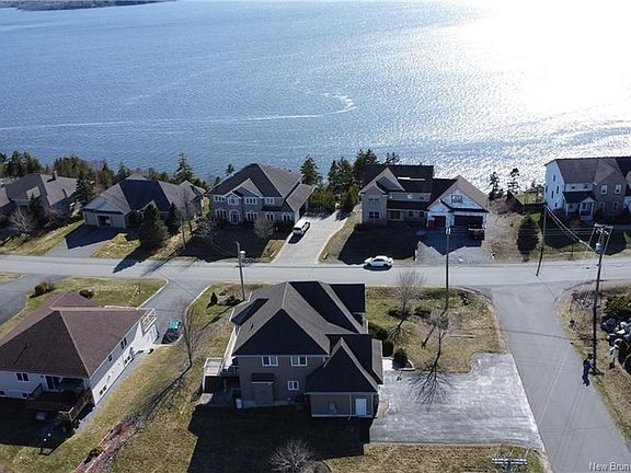 3rd image of 4 Admiralty Dr