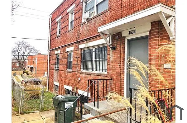 Building Photo - 4633 Hillside Rd SE #3