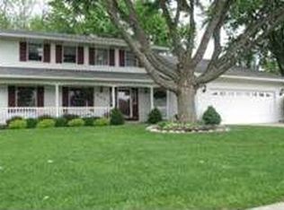 690 Clover Ln, Crown Point, IN 46307
