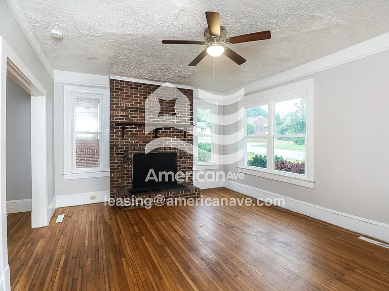 18532_004_living_room_4.jpg