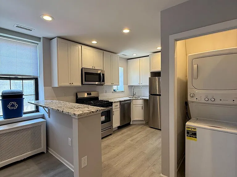 1208 Mifflin St #2 — Photo 3