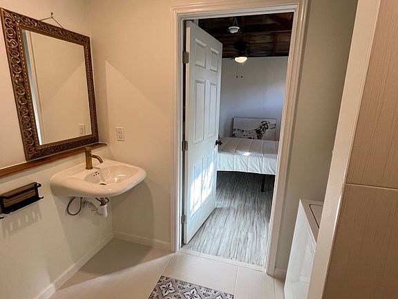 4th image of 1716 Fairmount Ave