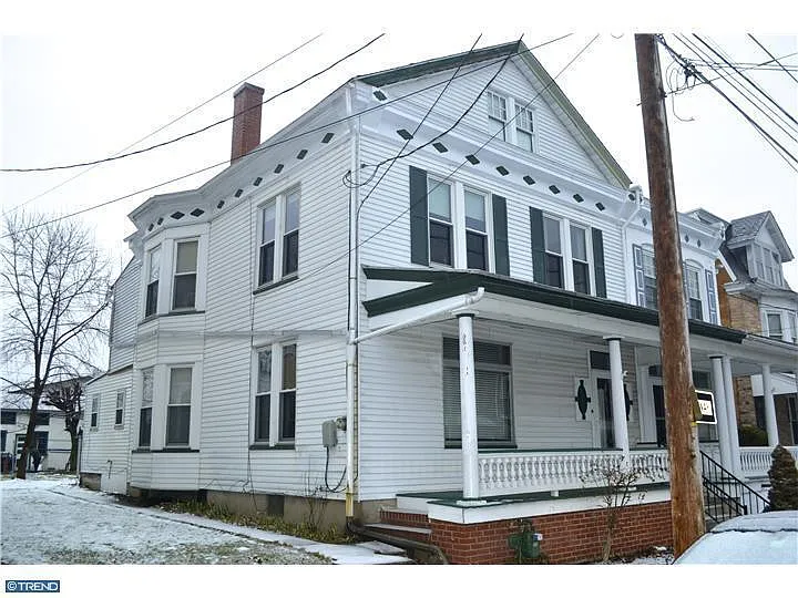 329 W Walnut St photo 1