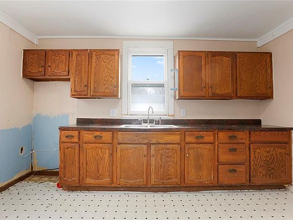4th image of 5421 Custer Ave