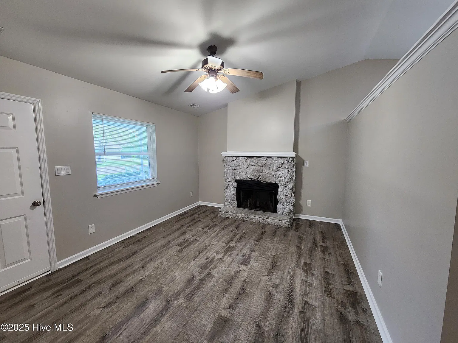 3 bed, 2.0 bath, $1,400 — Photo 3