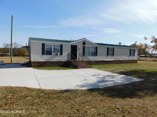 233 Grapevine Drive, Maxton, NC 28364