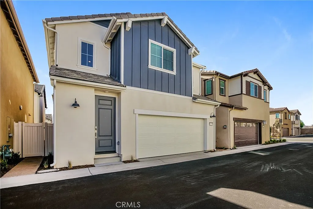 3 bed, 2.5 bath, 1457 sqft, $3,199 — Photo 1