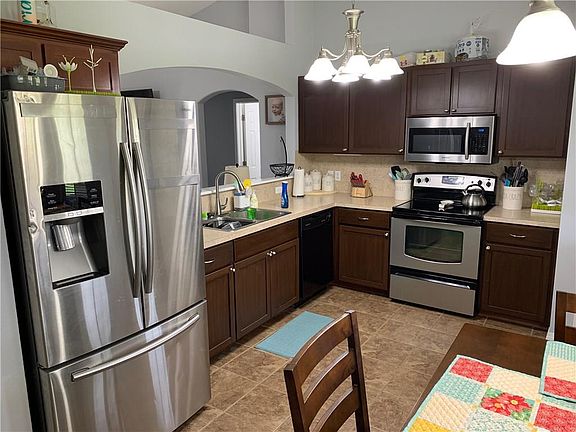 3rd image of 2611 Red Oak Dr