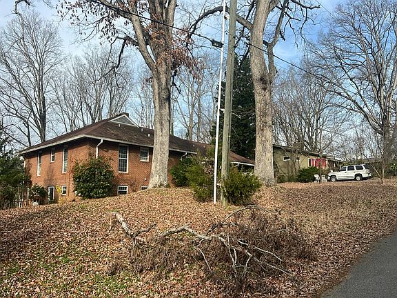 3rd image of 141 N Seneca Rd