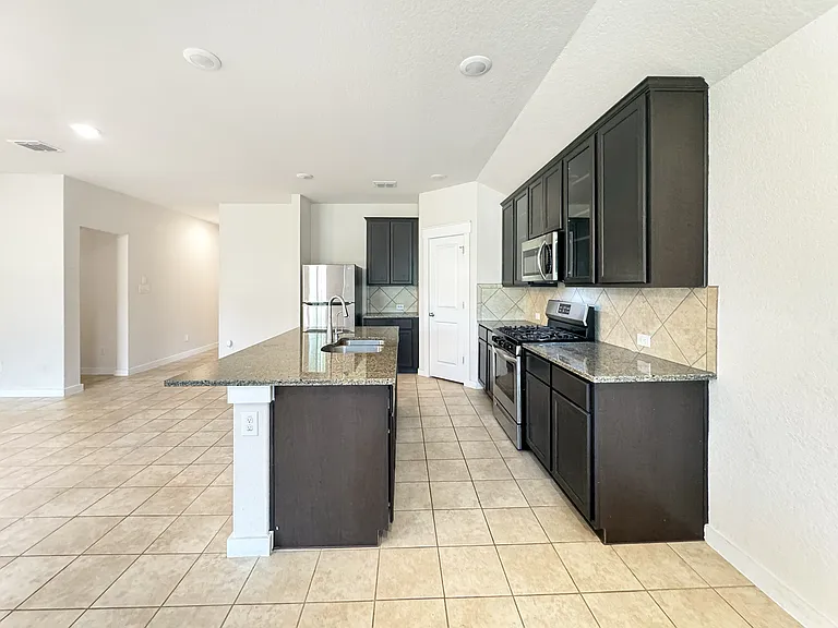 4351 W Vasquez Cir — Photo 4