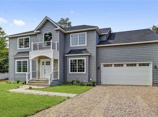6 West Ct, Roslyn Heights, NY 11577