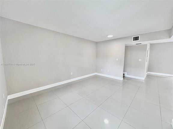 4th image of 3840 SW 52nd Ave