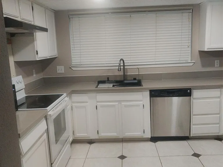 24123 Bassett Hall Ln — Photo 11