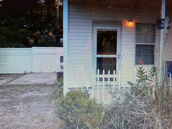 2nd image of 2222 Frank St #B