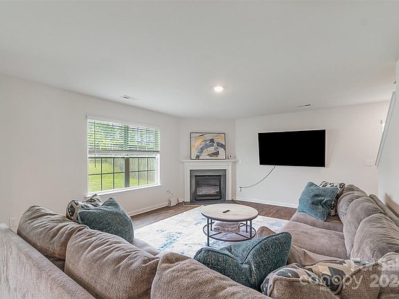 5th image of 1700 Gaston Mountain Dr