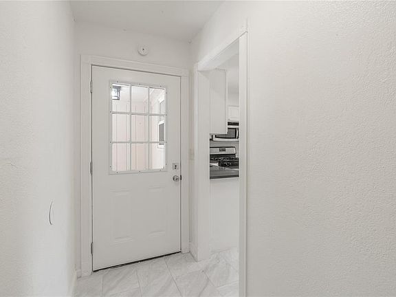 4th image of 617 W Silver Meadow Dr