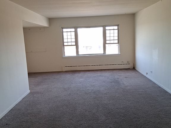 4th image of 30 E 34th St