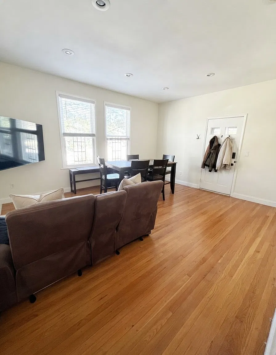 3 bed, 1000 sqft, $2,350 — Photo 1