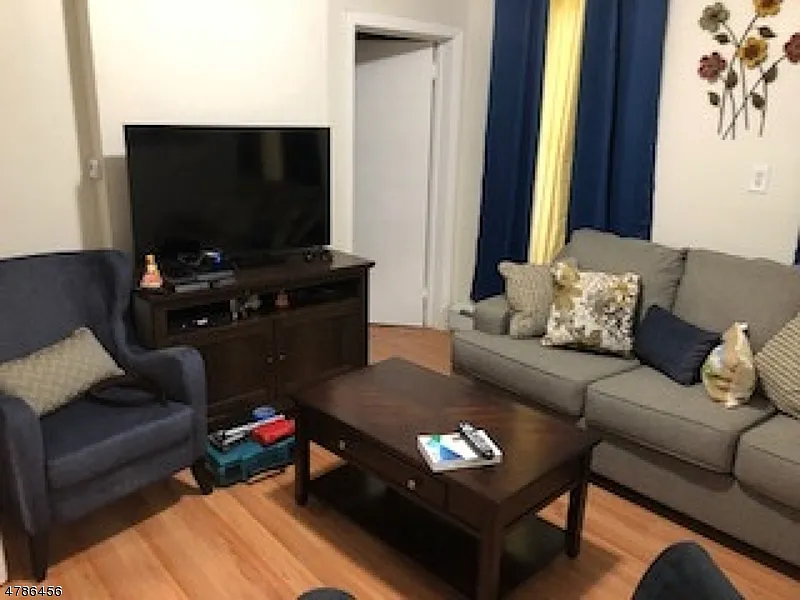 2 bed, 800 sqft, $1,850 — Photo 3