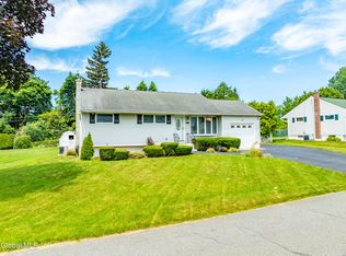 7 Twilight Ter, Loudonville, NY 12211