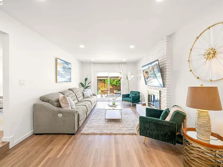 35290 Farnham Dr — Photo 11