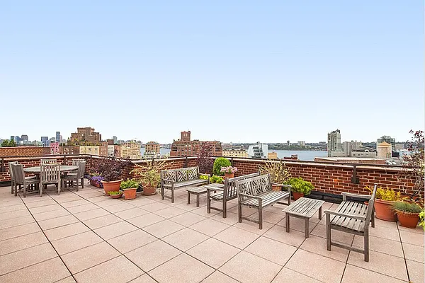 Sold by Stribling | media 22