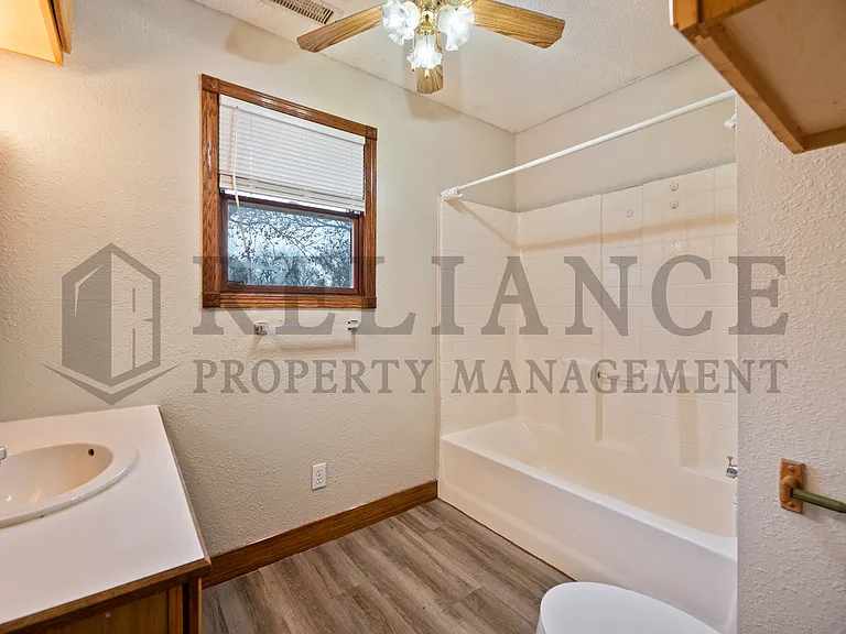 302 N King St — Photo 17