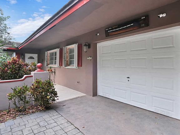 4th image of 233 SE 18th Ave