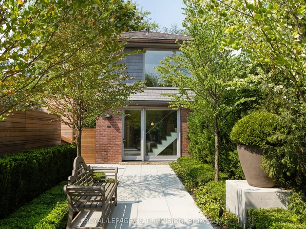 78 Roxborough St E #400, Toronto, ON M4W 1V8