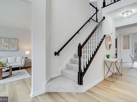 3rd image of 6485 Patuxent Woods Ln