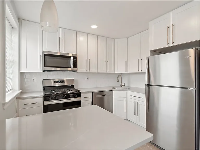 188 Bellevue Ave Apartments — Photo 31
