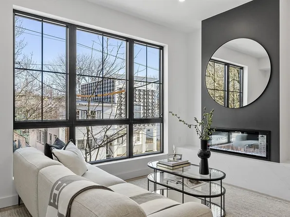 131 5th St #4, Cambridge, MA 02141