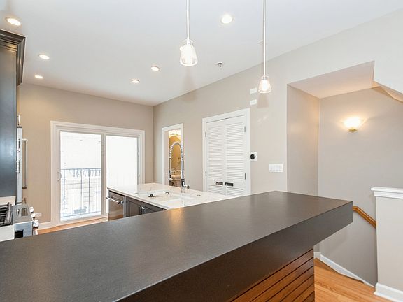 5th image of 5220 S Berkeley Ave Unit E