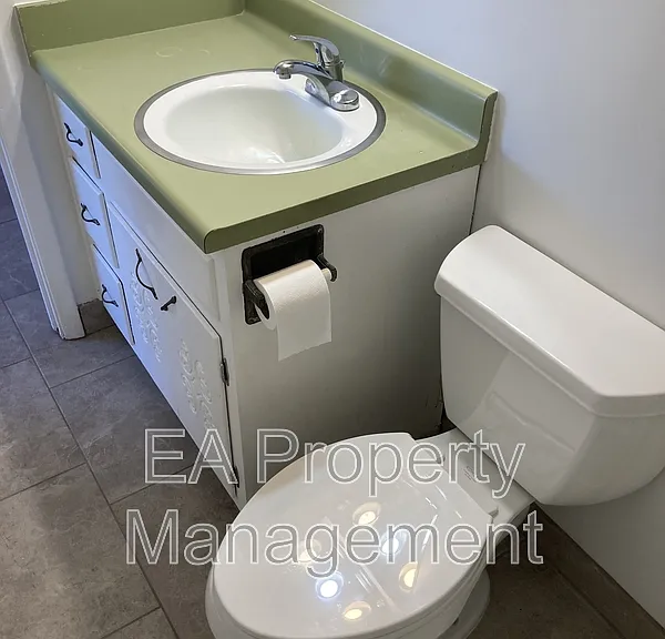 421 Alcazar St SE #1 — Photo 9