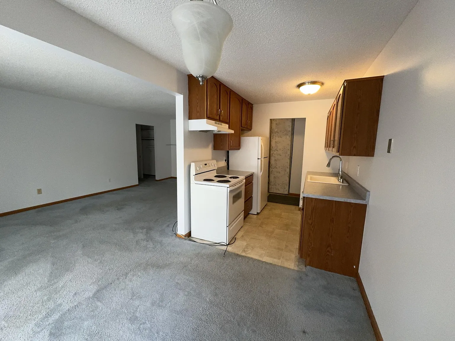 4578 Cedar Lake Rd S — Photo 2