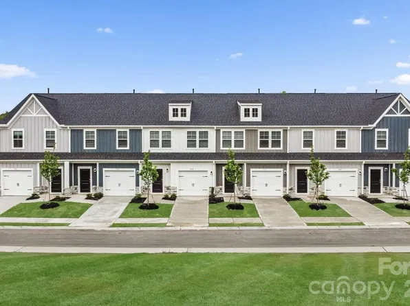 511 Barkdust Ln, Charlotte, NC 28216