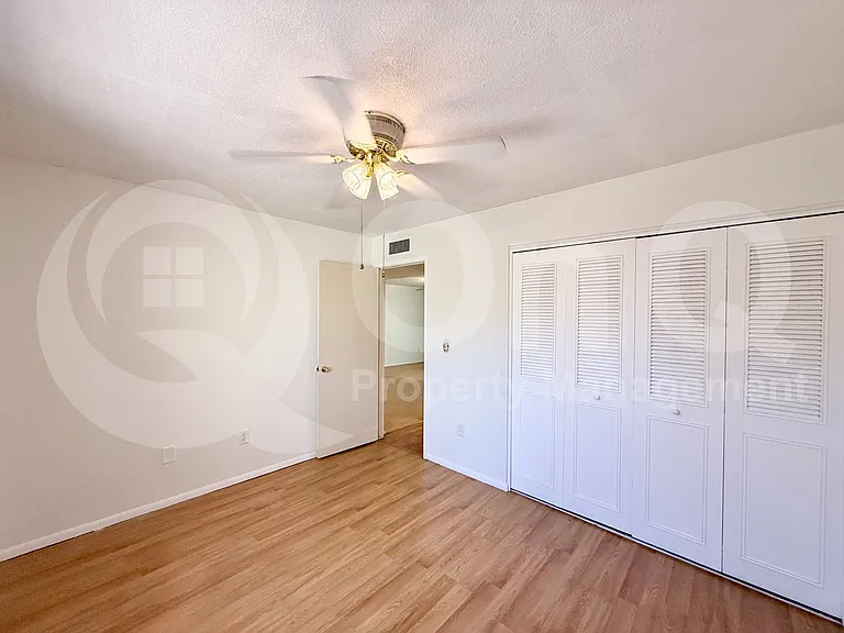 404 E Colgate Dr — Photo 12