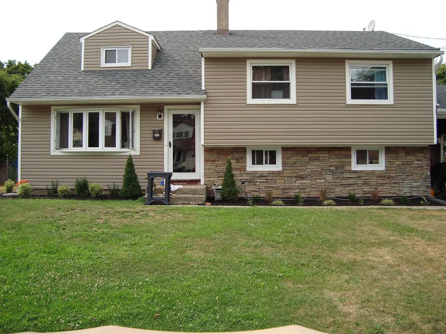 20 Thomas Rd photo 1