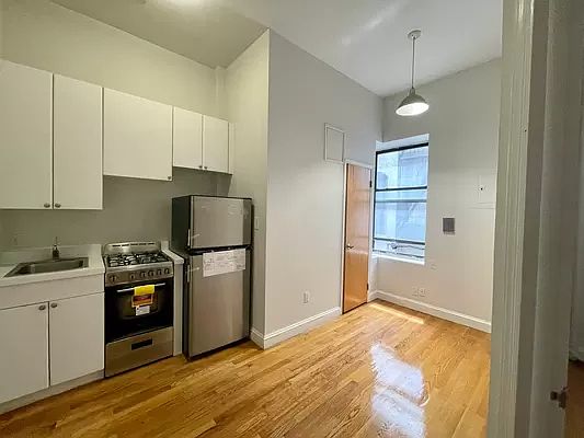 1st image of 132 Thompson St #1A