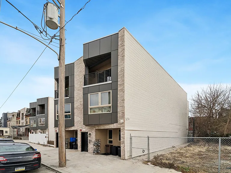 13 N Farson St — Photo 2