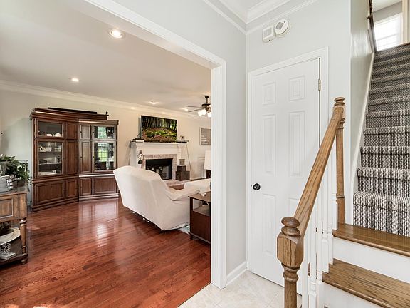 3rd image of 101 Windsor Pl