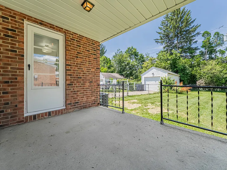 24111 Edgehill Dr — Photo 39