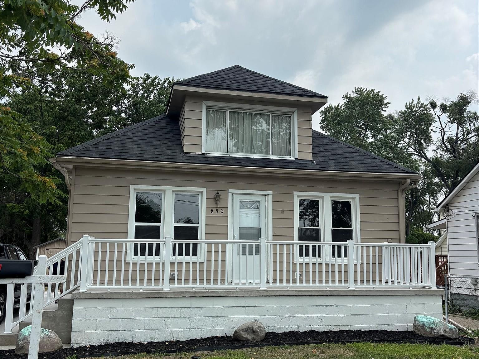 850 Montie Rd, Lincoln Park, MI 48146