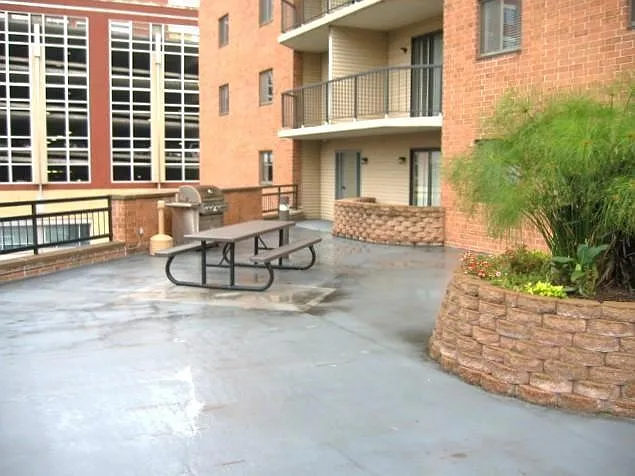 Outdoor Grill w Eating Area