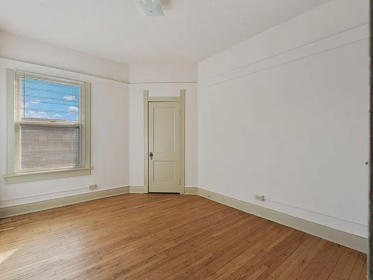 2335 W Wisconsin Ave — Photo 11