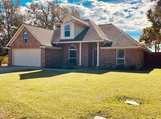 105 Wallace Blvd, Cameron, TX 76520